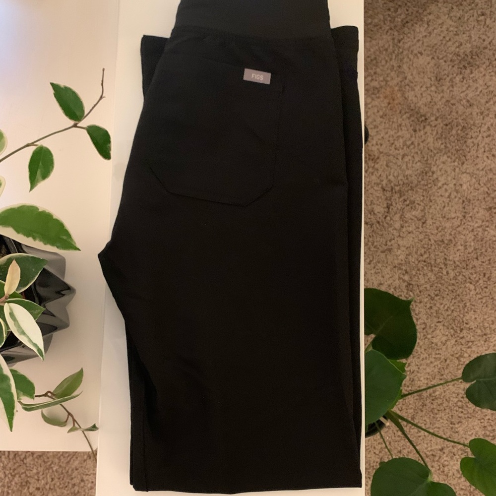 Figs Livingston Black SR NWOT